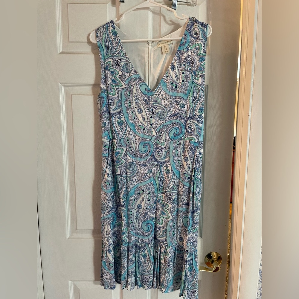 Medium knee length dress. Never worn. Bought for pictures, wore something else.